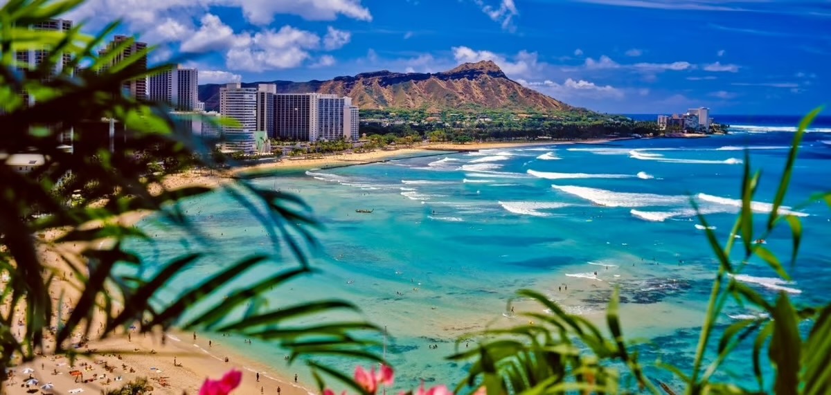 A Guide to Dating in Honolulu Hawaii: Love in the Pacific Breeze